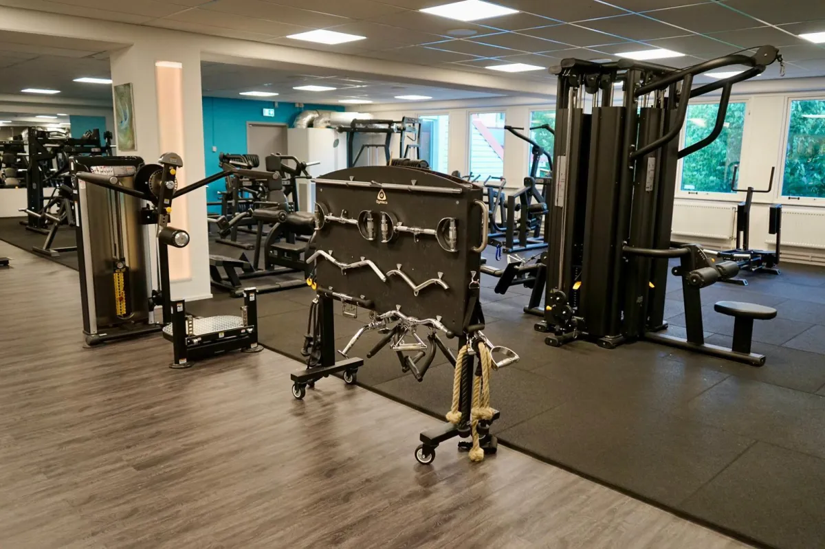Modern träningsutrustning på Stolt Gym