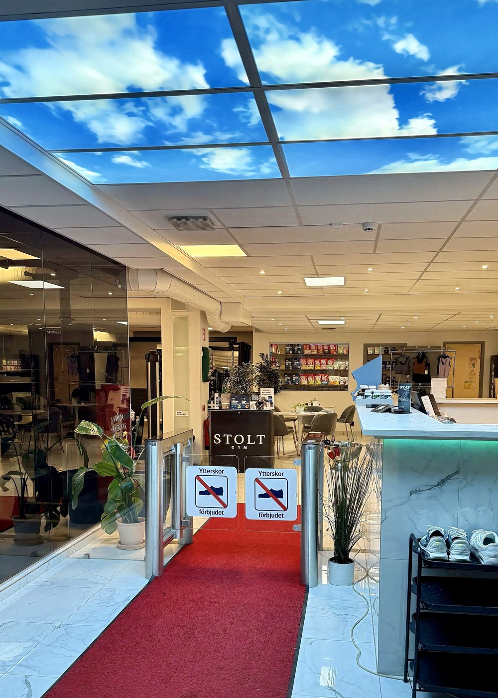 Entrén till Stolt Gym Skogås