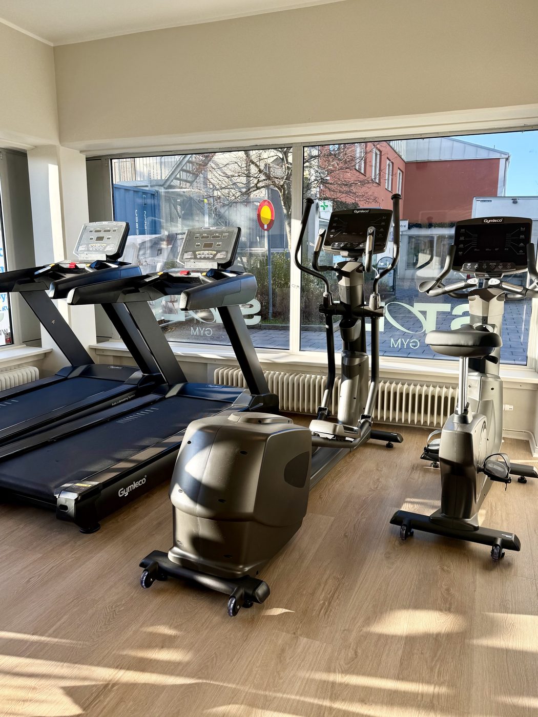 Cardioavdelning med löpband och crosstrainers